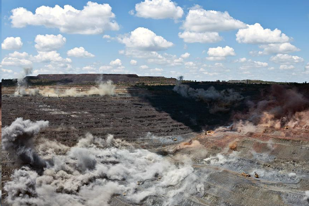 石棉矿山作业中常用的爆破设备有哪些？